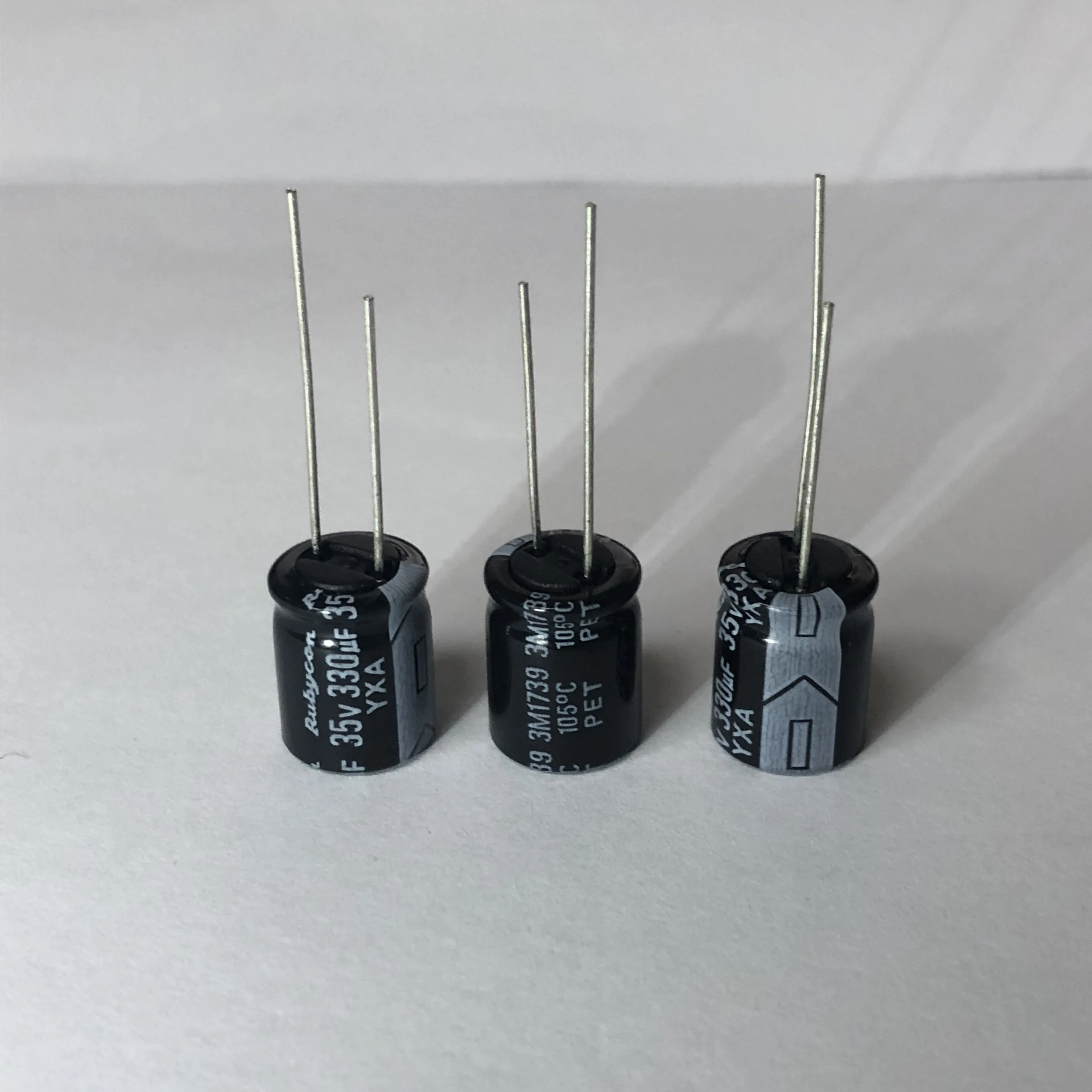 10 шт. Новый и оригинальный Rubycon 35V330UF 10X12.5MM 330 мкФ 35В YXASeries стандарт сделано в