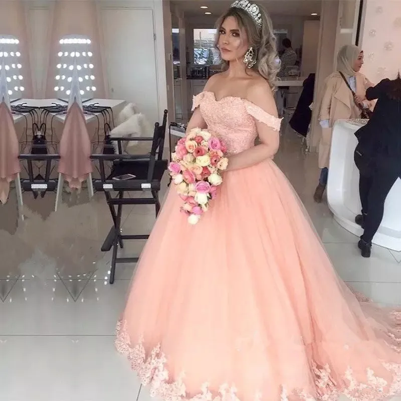 

Elegant New Peach Quinceanera Dresses Off Shoulder Appliques Beads Lace Up Ball Gown Tulle 16 Sweet Girl Prom Quinceanera gown