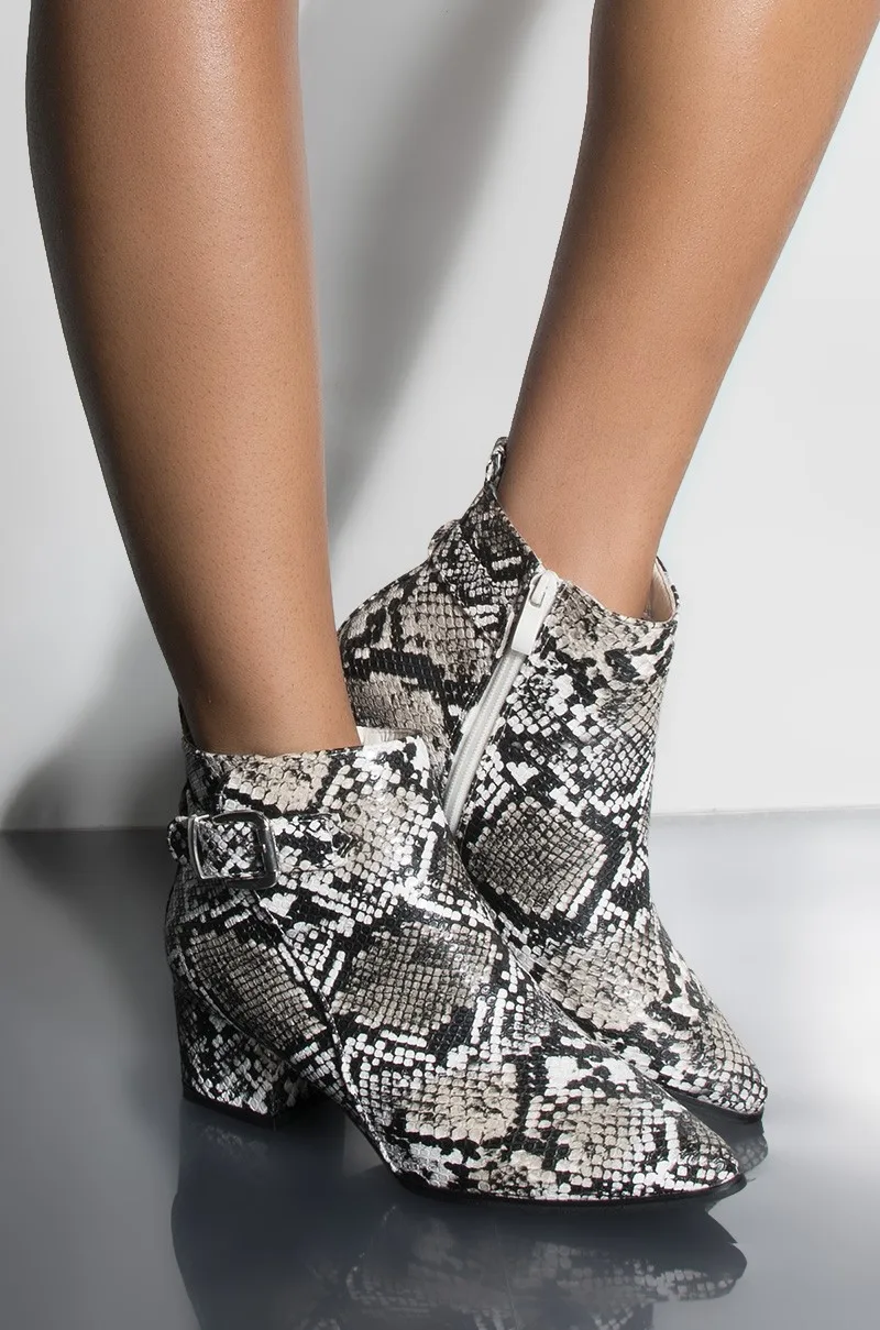 

Snakeskin Pointed Toe Ankle Boots Women's Casual Shoes Spring Booties Chunky Low Heel Flat Boots Fashion Short Boots Plus Size