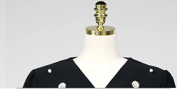 Женское платье на пуговицах однотонное облегающее молнии с v-образным вырезом