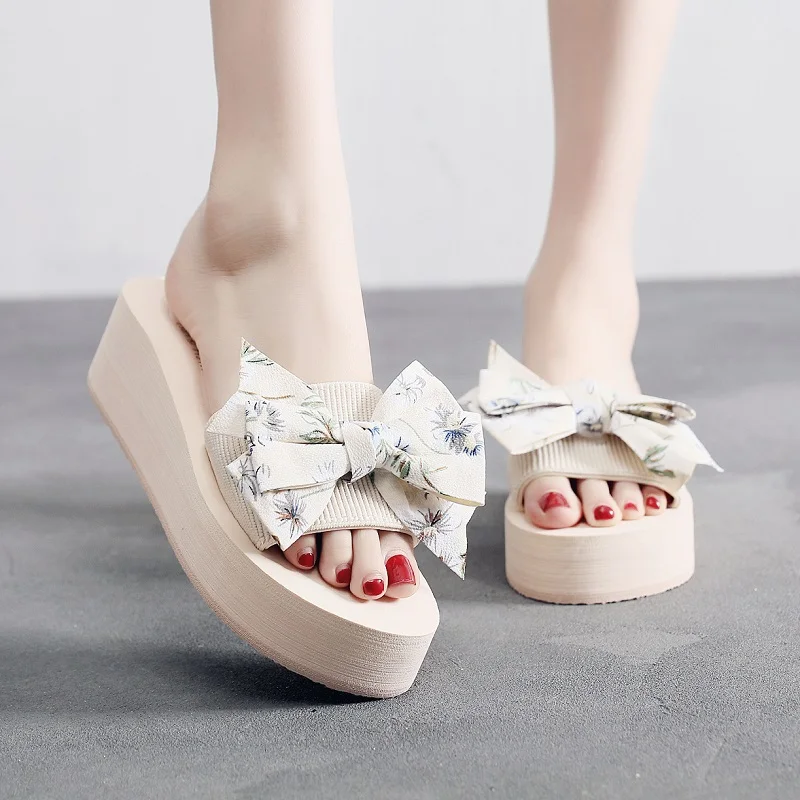 Женские шлепанцы на высоком каблуке с бантом пляжная обувь толстой подошве