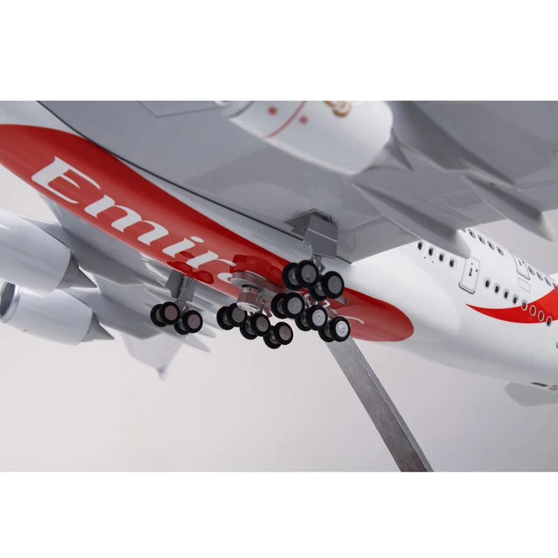 1/160 Масштаб Модель самолета Airbus EMIRATES A380 авиационная модель с колесо подсветкой