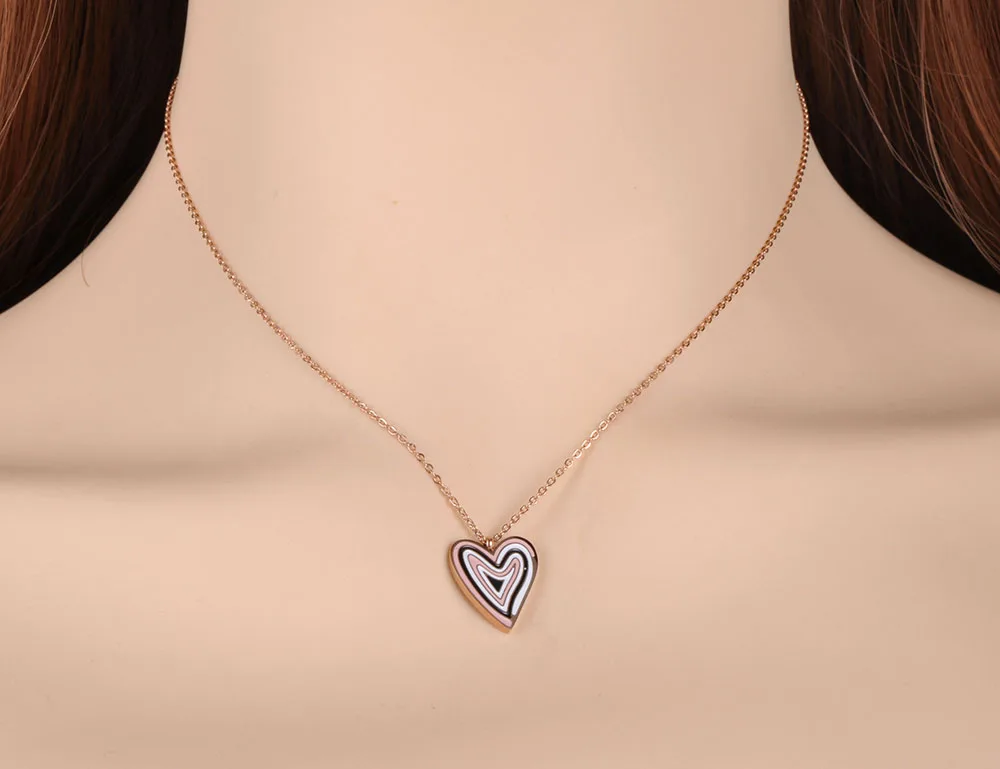 Ожерелье чокер Lokaer из титановой стали с подвеской в виде сердца