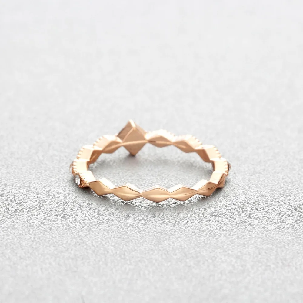 Обручальное кольцо с кристаллами циркония минималистичные ювелирные украшения