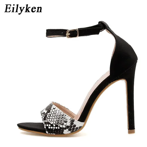 Black Eilyken/Летние босоножки под змеиную кожу; выразительные женские туфли-лодочки с открытым носком на высоком тонком каблуке 11,5 см, с ремешком и пряжкой; вечерние босоножки; Цвет Черный - Цвет: Black