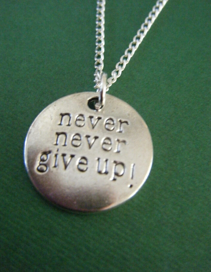 

10 шт., колье-чокер из тибетского серебра с подвеской «Never Give Up», 44