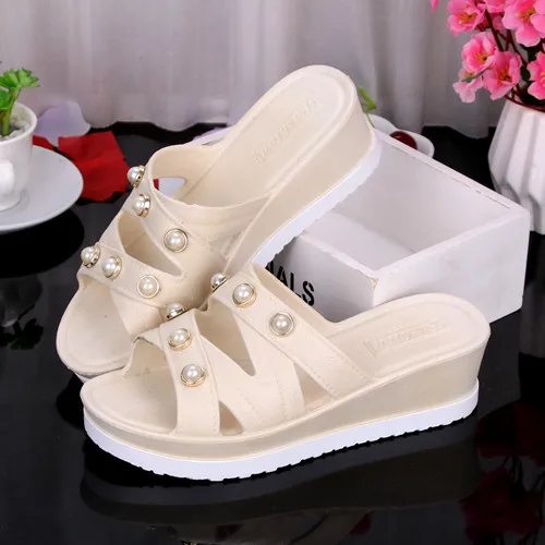 Новая модная женская обувь на платформе Туфли сабо танкетке с жемчужинами в