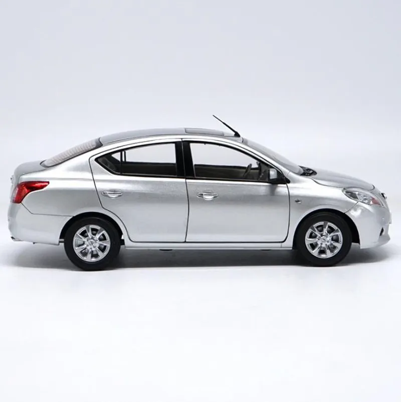 Высокопроизводительная модель Nissan Sunny оригинальная автомобиля из сплава 1:18