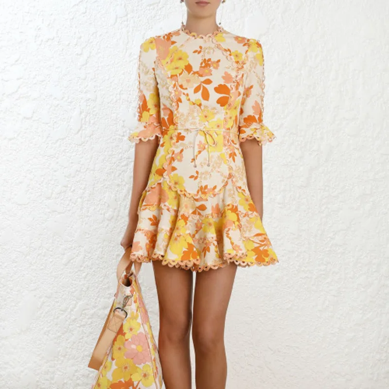 Женское короткое платье с круглым вырезом DEAT желтое плиссированное короткими