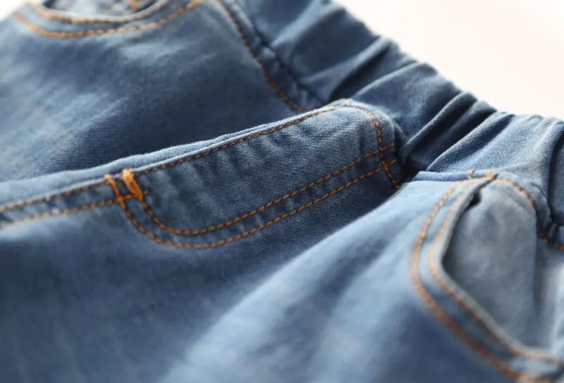 Новое поступление модные джинсы для маленьких девочек с вышивкой в виде сердца