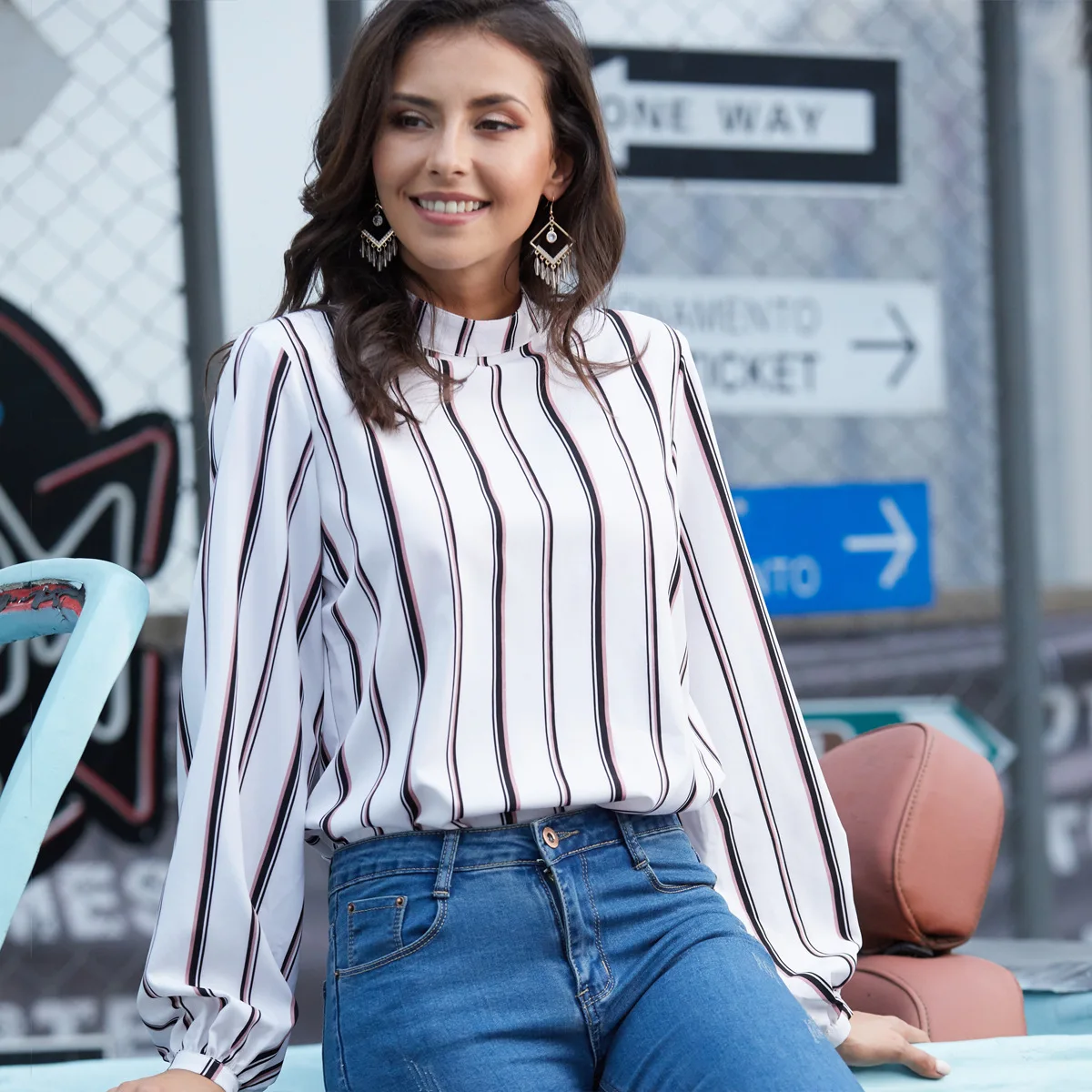 

LIBERJOG Women Blouse Long Sleeved Printed Shirts Lantern Sleeve Bow Top Stand Collar Blouses Fit Office Lady Blusa 2019 Autumn