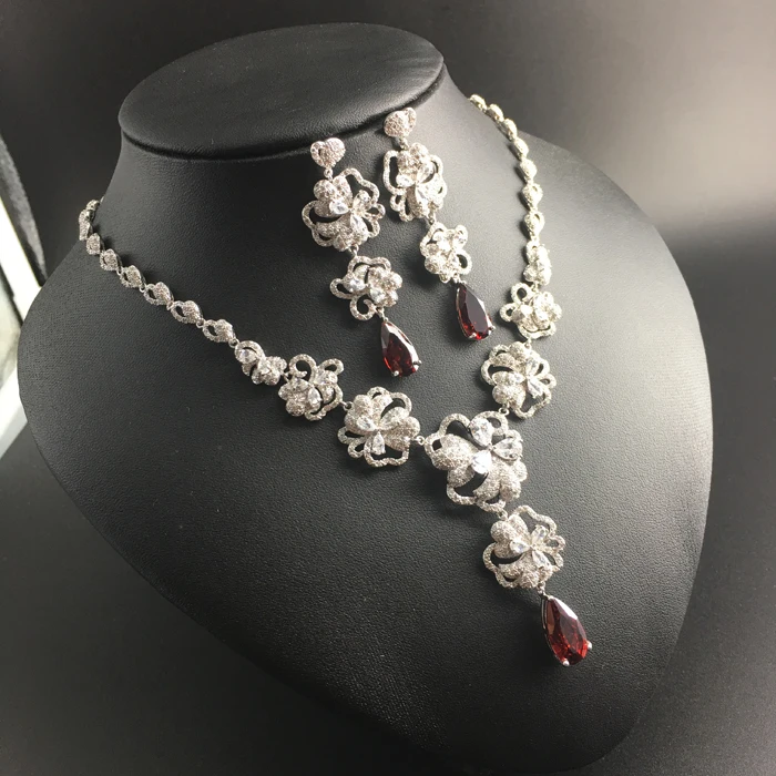 Комплект из колье и серёг с красными фианитами | Украшения аксессуары