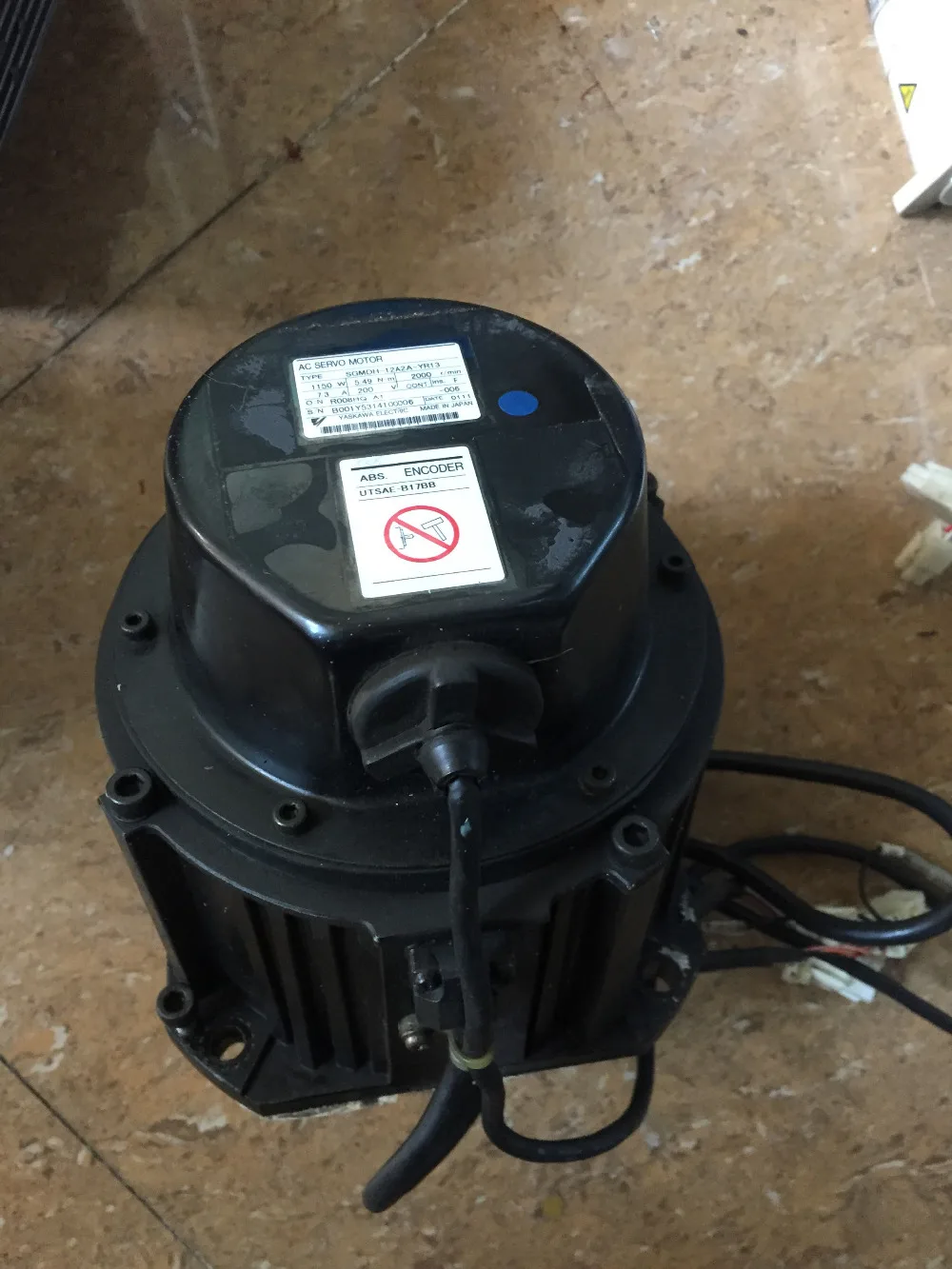 SGMDH 12A2A YR13 YASKAWA серводвигателя 1.15KW 200V 7.3A 2000OBR/мин ID81709|Детали инструментов| |