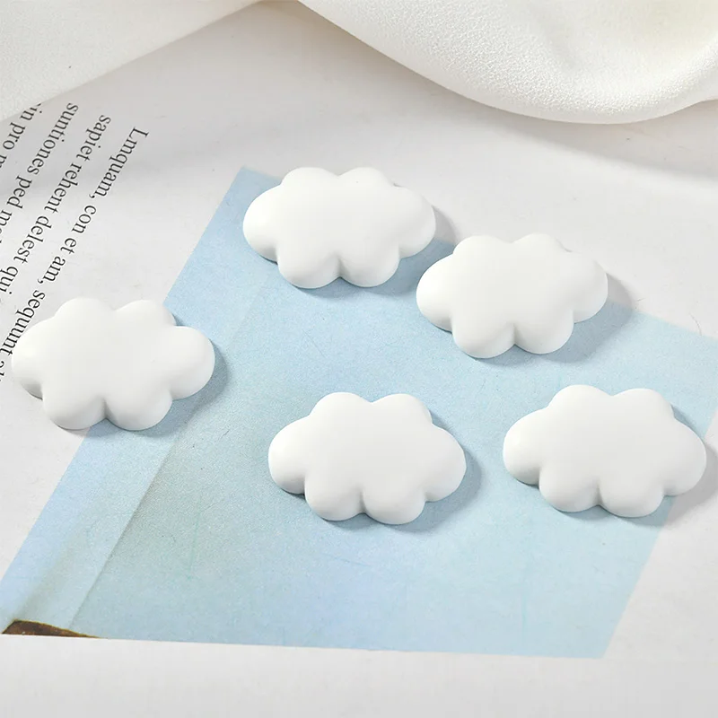Полимерные бусины геометрической формы в форме белых облаков с плоской спинкой
