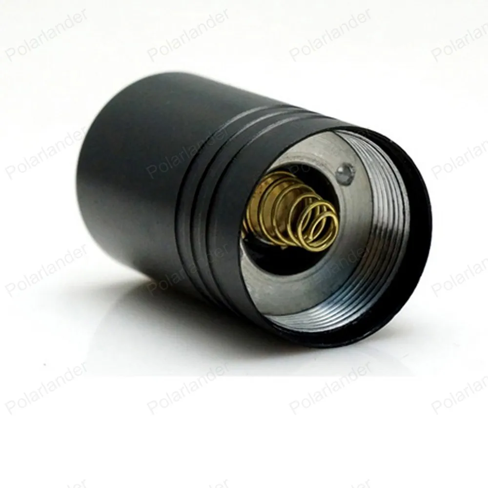 Хорошо спроектированный миниатюрный перезаряжаемый фонарик черный/серебристый