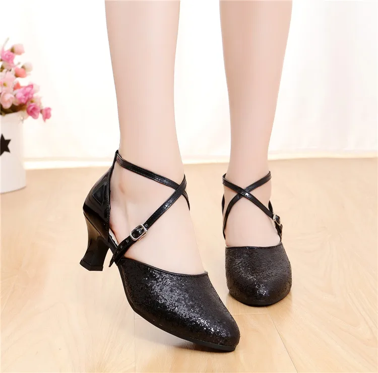 Женская обувь для взрослых Спортивная латинских танцев Кроссовки Сандалии