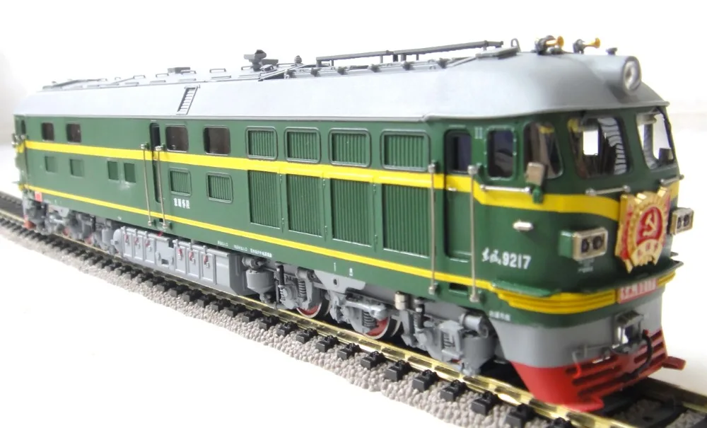 Модель дизельного локомотивного поезда Dongfeng NO.4 Four II 1/10 из меди и Китая в масштабе