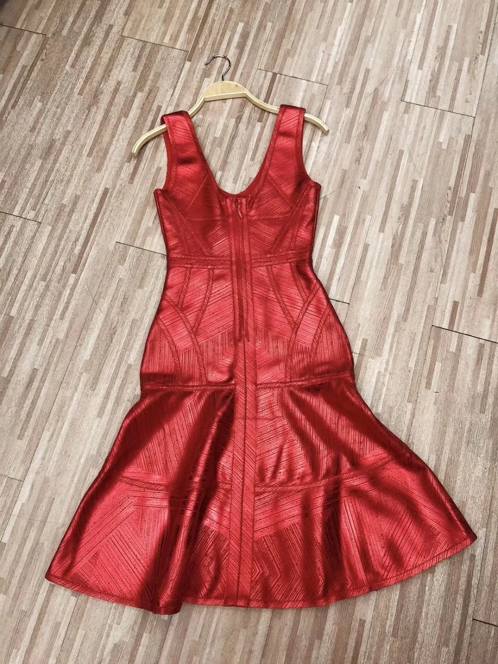 

Elegant 2019 New Women red gold v neck sleeveless off shoulder Vestidos Celebrity evening party bodycon dresses dropshipping