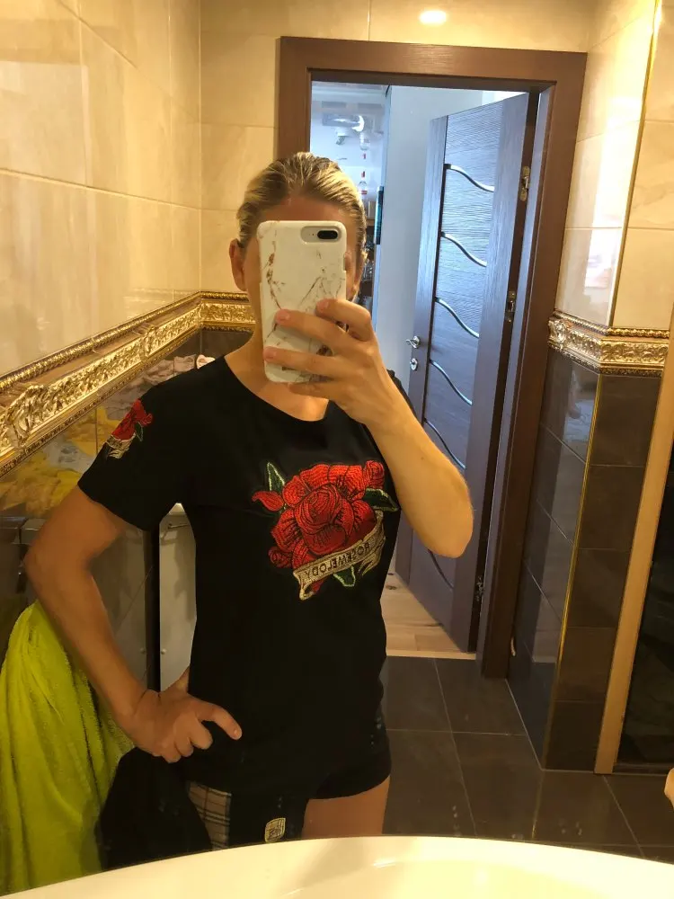 Женская футболка с вышитой розой sunmer, новинка, пуловер с коротким рукавом, чистый хлопок, круглый вырез, Повседневная Свободная одежда C1045