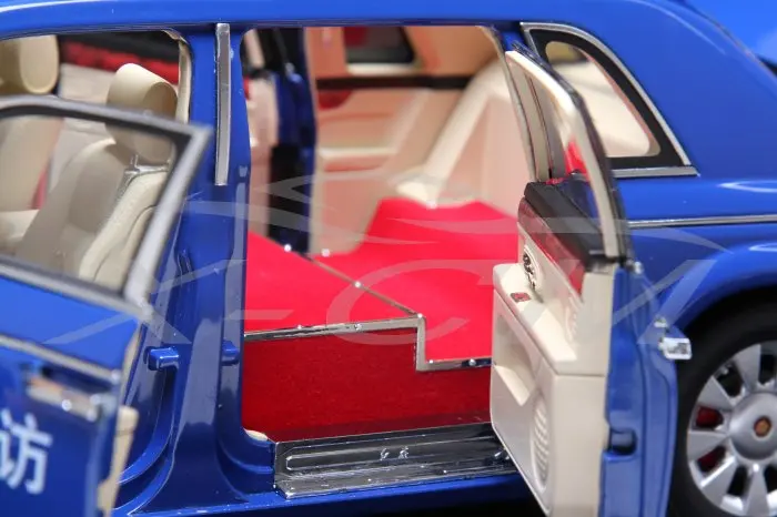 Литая модель автомобиля 1:18 Hongqi CA7600 новости автомобиль(синий)+ маленький подарок