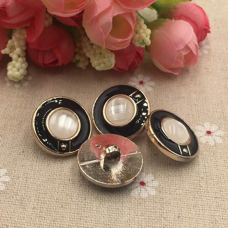 FC251 Швейные аксессуары 22 мм молочно-белое пальто с черными краями декоративные