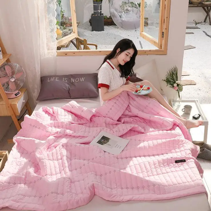 Однотонное мягкое удобное стеганое одеяло с макаронами моющиеся стеганые