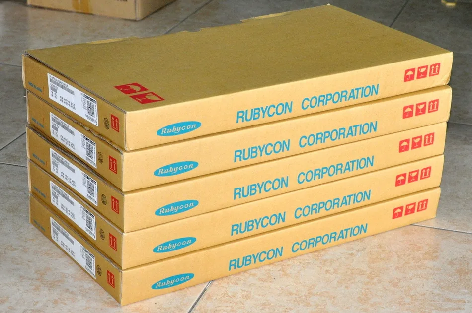 

( 4 pcs/lot ) Japan RUBYCON 4700uF / 50V Electrolytic Capacitors