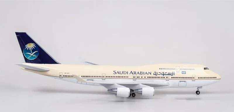 without light 1/150 масштаб 47 см самолет Boeing B747-400 самолет Saudi Arabian Airlines модель W светильник и колеса литой под давлением пластиковый самолет - Цвет: without light