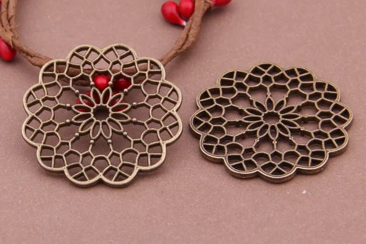 

30pcs Vintage Hollow Flowers For Making Chain/bags/apparel/earrings/key Chain /gift Decorations Fashion DIY Jewelry Accessories