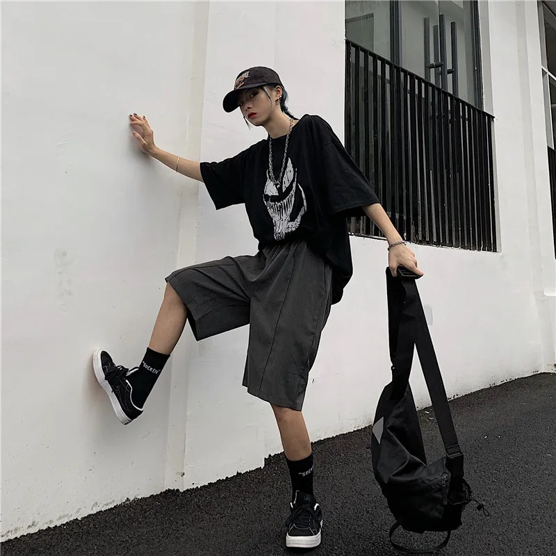 Пара летняя Корейская версия Ins Harajuku ретро Складки шорты Свободные Пять Универсальный праздничные "плюс сайз" Для женщин однотонные шорты