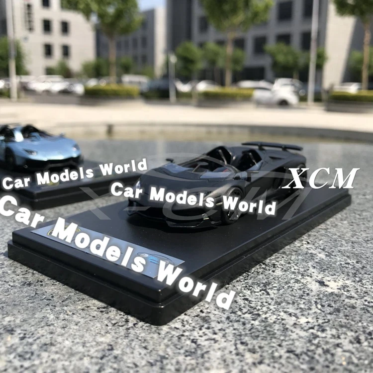 Полимерная модель автомобиля для Aventador J 1:43(матовый черный) ничего не открывается+ маленький подарок