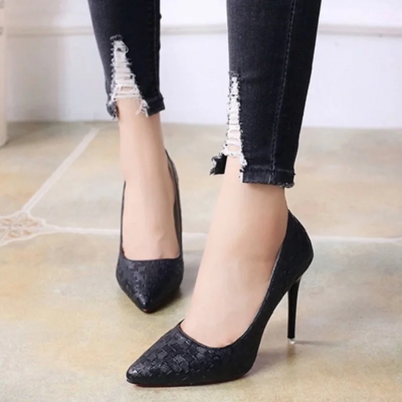 Тонкие женские туфли на высоком каблуке с острым носком сезон весна новые для