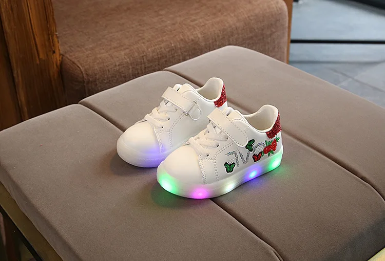Новое поступление детская led обувь для мальчиков девочек Schoenen дети обувь Enfant светящиеся кроссовки с светильник подошва