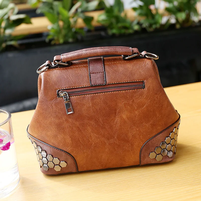 New women's bag retro clip shoulder wholesale handbag inclined across the autumn and winter 2017 Doctor's Drop shipping | Багаж и