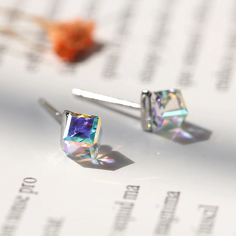 Женские серьги гвоздики из серебра 925 пробы с разноцветными