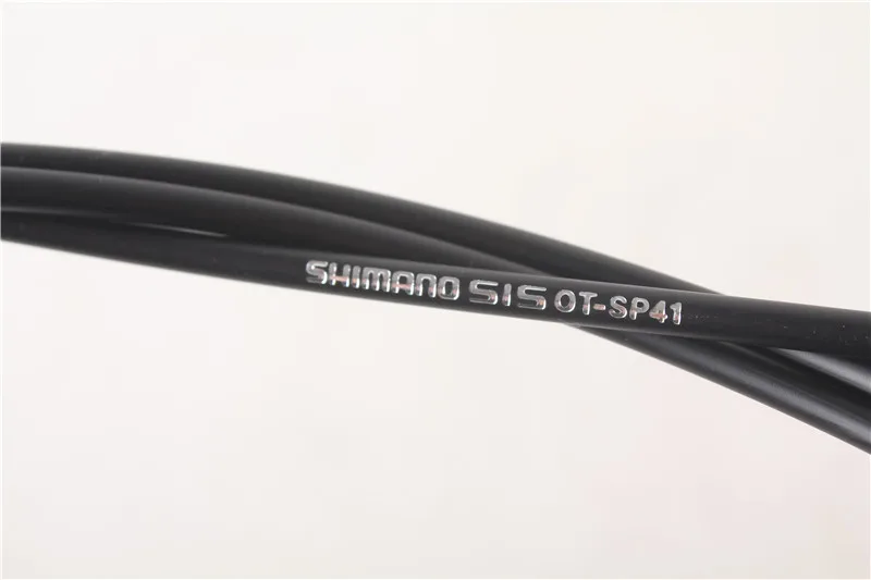 Набор тросиков переключения SHIMANO DURA ACE 9000 BC-9000 с полимерным покрытием для шоссейного велосипеда с внутренним и внешним оболочками.