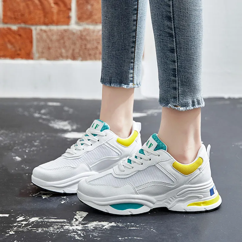 Фото LUONTNOR 2019 новые дышащие кроссовки для женщин увеличивающие рост Прогулочные
