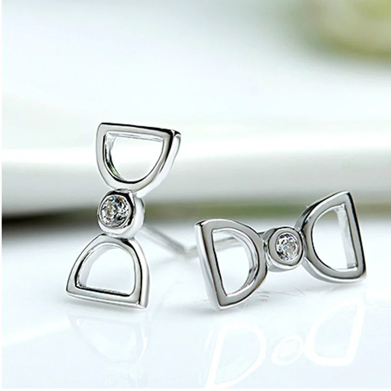 

Женские серьги-гвоздики с цирконом, серебряное покрытие