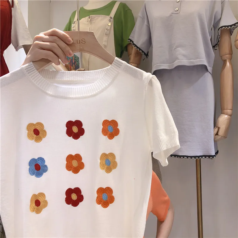 

T-shirt Women Summer 2020 Korean Style Cute Floral Embroidery Short Sleeve Knitted Top Knitwear White Red tee shirt femme T319
