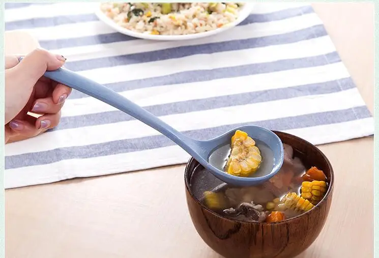 1 шт. кухонная ложка для супа из пшеничной соломы с длинной ручкой зеленая