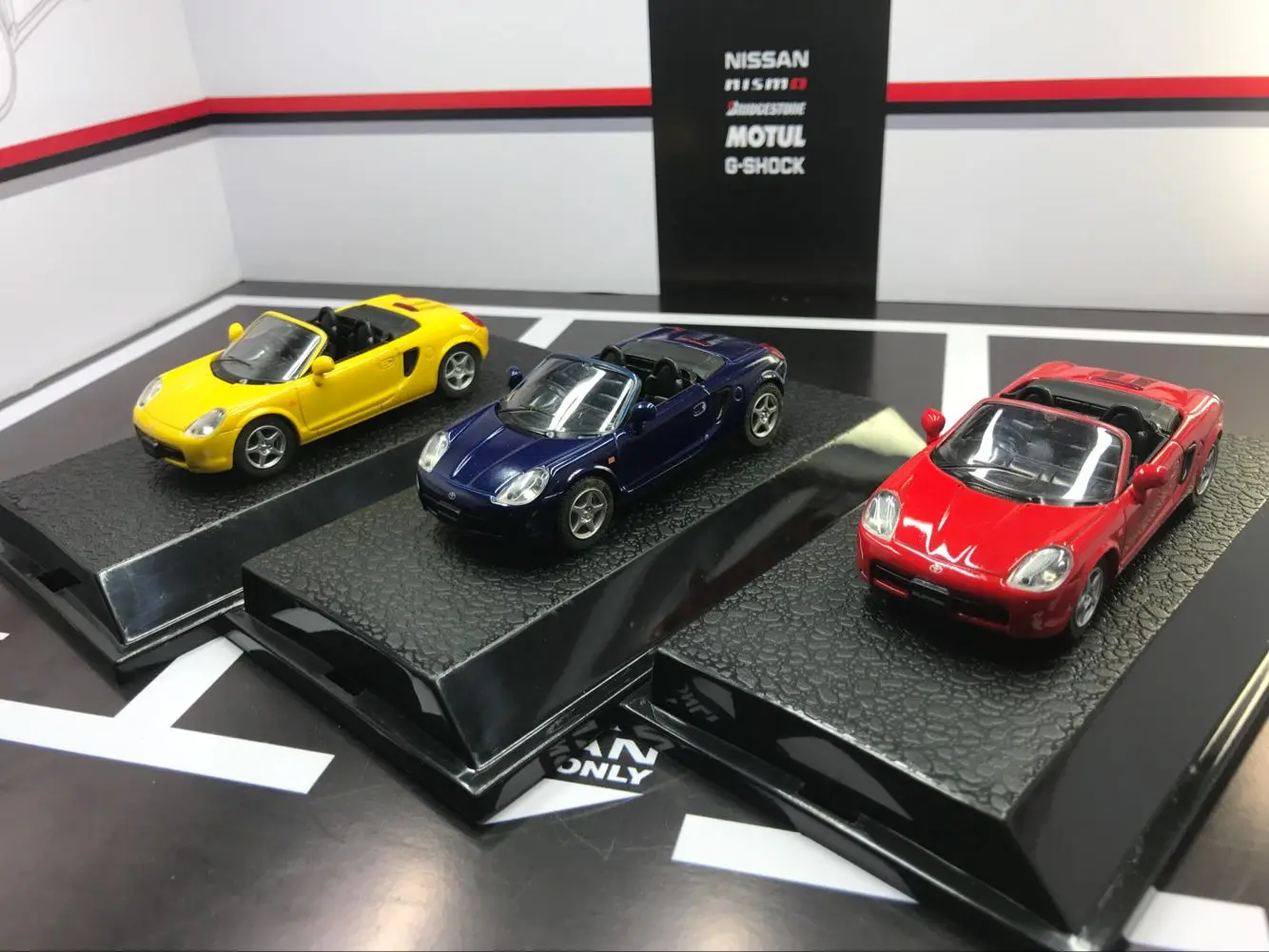 Оригинальный заводской игрушечный автомобиль toyo ta mr2 spyder из сплава в масштабе 1:43