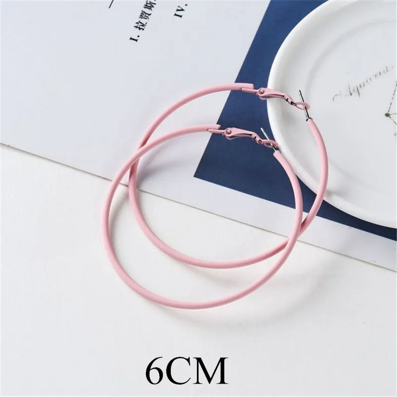 feng se 6cm 1 пара 5/6/7 см модные простые Карамельный цвет большие круглые серьги европейский Для женщин личности сплошной Цвет серьги в форме колец E291 - Окраска металла: feng se 6cm
