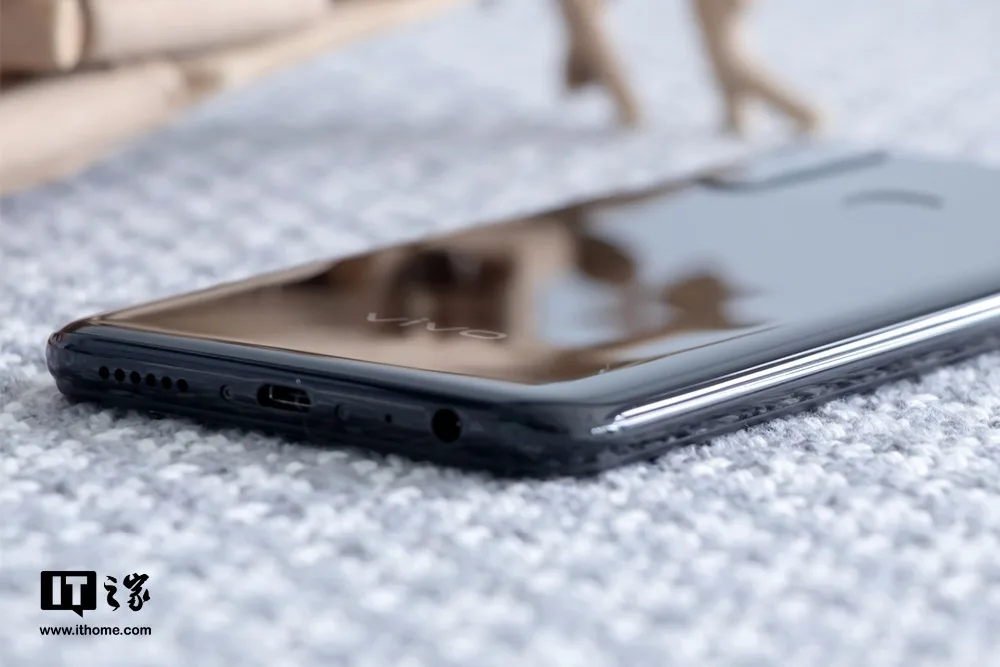 Мобильный телефон Vivo Z5X 4G LTE Snapdragon 710 Android 9,0 6,5" 2340X1080 8 ГБ ОЗУ 128 Гб ПЗУ 16.0MP отпечаток пальца 5000 мАч