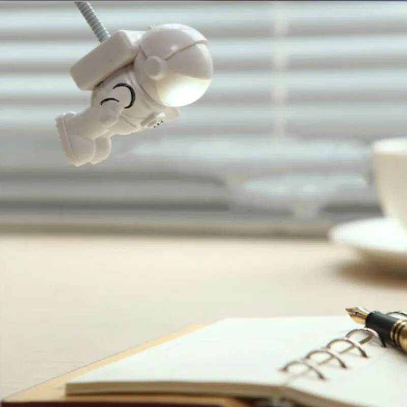 Горячая Распродажа Новый креативный космонавт светодиодный гибкий USB свет для