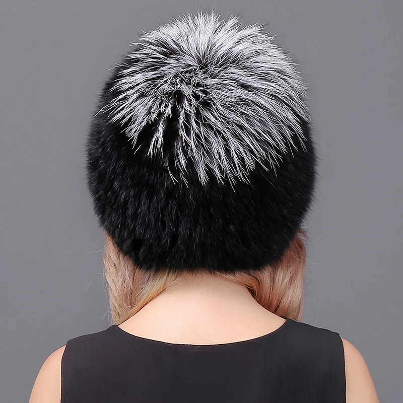 Женская шапка 100% натуральный мех лисы теплая вязаная с меховыми помпонами