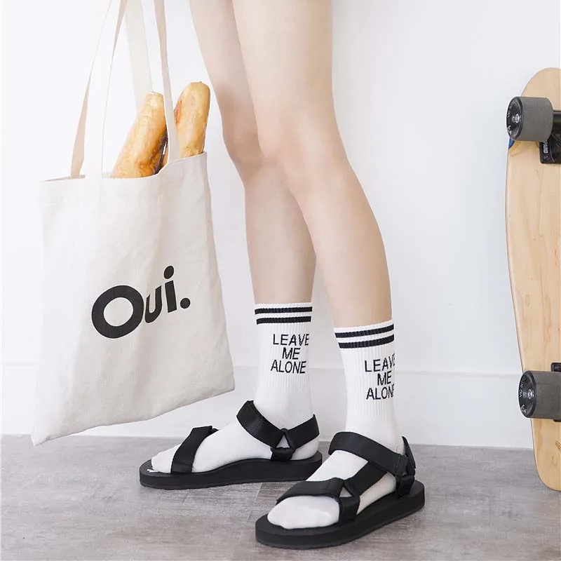 Женские хлопковые носки [COSPLACOOL] золотистые серебристые с надписью Leacve Me Alone