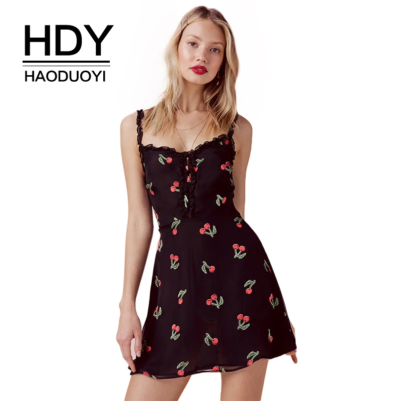 HDY Haoduoyi 2019 Женский сарафан на тонких бретелях с вишневым принтом Черное платье