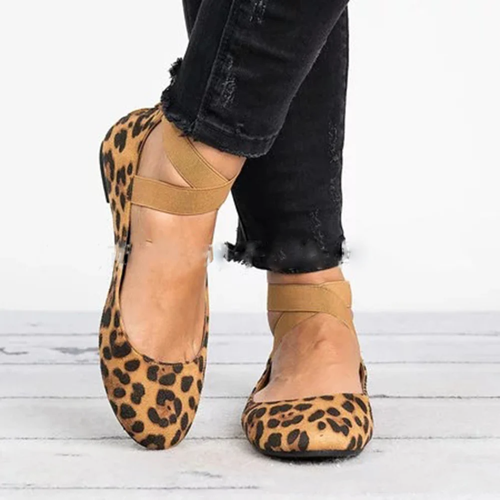 Женские весенние балетки на плоской подошве с эластичным ремешком и