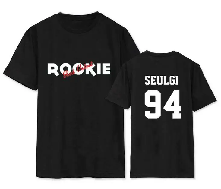 Красная бархатная мини-футболка с надписью на тему альбома новичка круглым