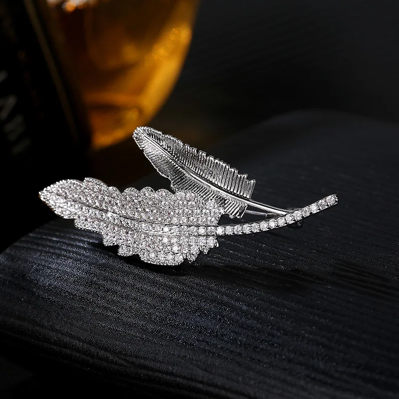 FYM серебряный цвет блестящий AAA кубический цирконий перо булавка брошь для женщин